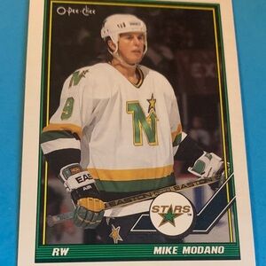 Mike Modano Hockey Card. O-Pee-Chee. 367.